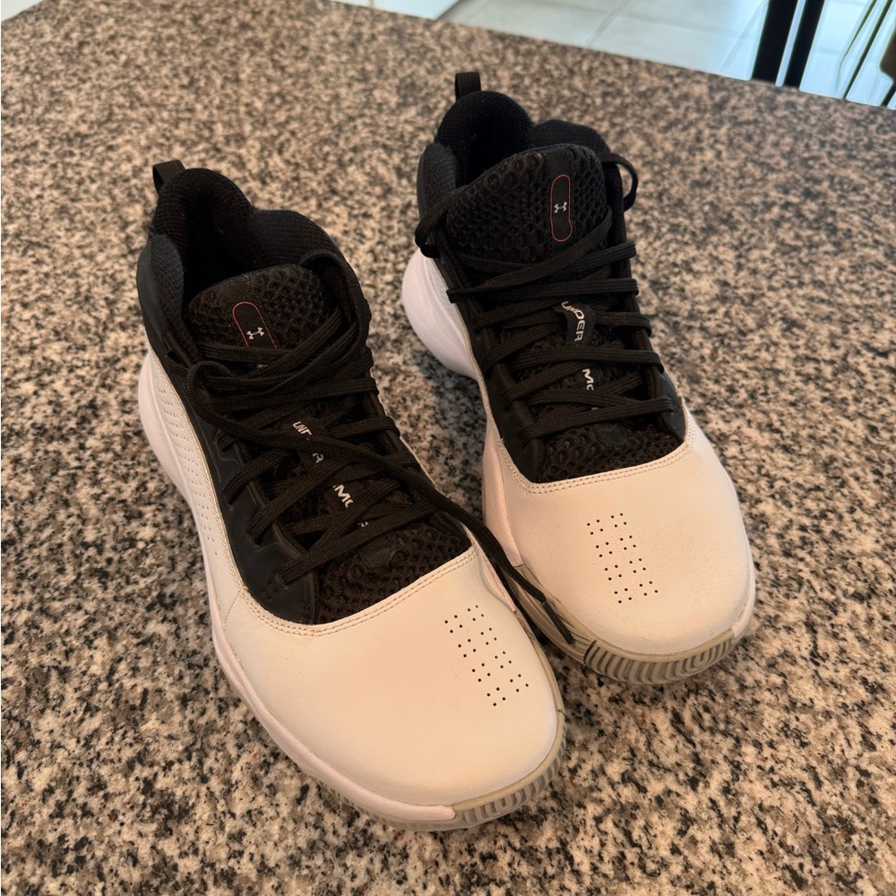 Under Armour Black and White curry athletic basketball Shoes